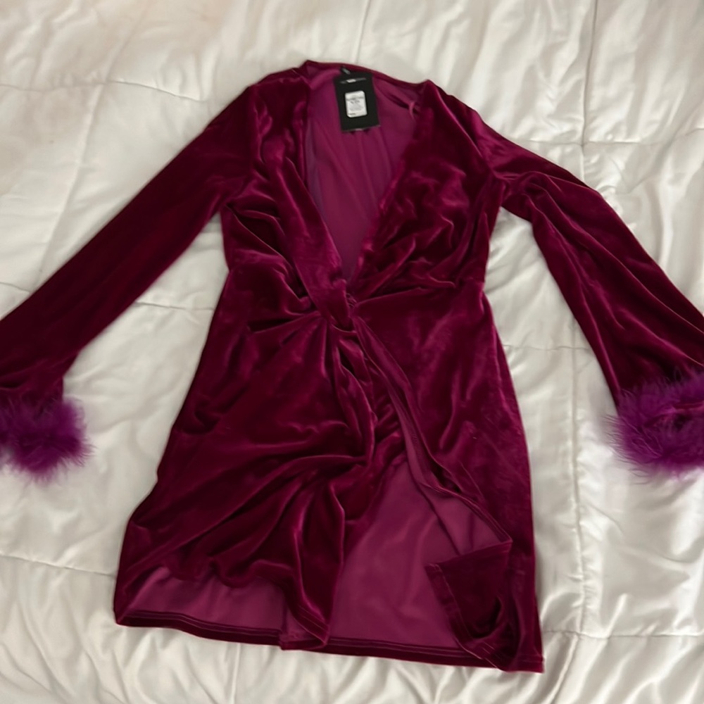 Velvet dress with fluffy cuffs never worn